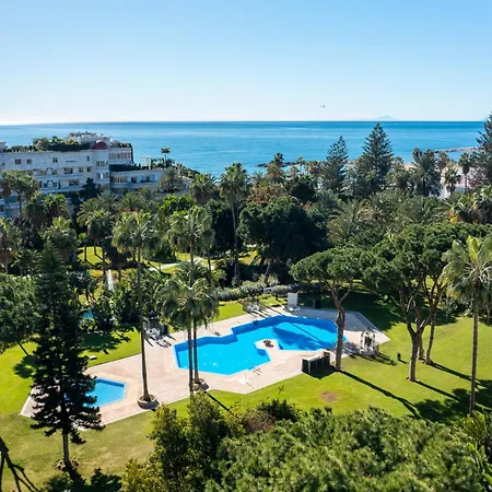 Modern 2 Bedroom Apartment, With Sea Views, In Playas Del Duque - Puerto Banus Lägenhet *