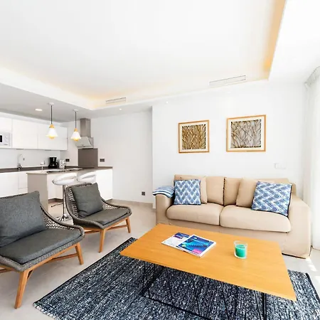 Modern 2 Bedroom Apartment, With Sea Views, In Playas Del Duque - Puerto Banus Lägenhet