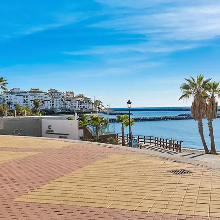 Modern 2 Bedroom Apartment, With Sea Views, In Playas Del Duque - Puerto Banus *