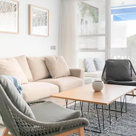 Modern 2 Bedroom Apartment, With Sea Views, In Playas Del Duque - Puerto Banus