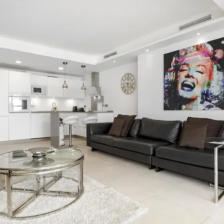 Modern 2 Bedroom Apartment, With Sea Views, In Playas Del Duque - Puerto Banús Apartamento *