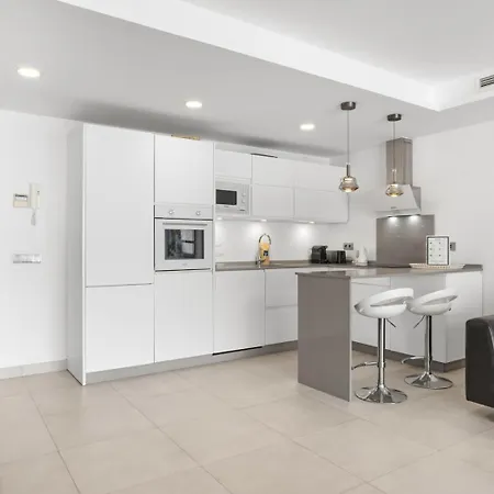 Modern 2 Bedroom Apartment, With Sea Views, In Playas Del Duque - Puerto Banús