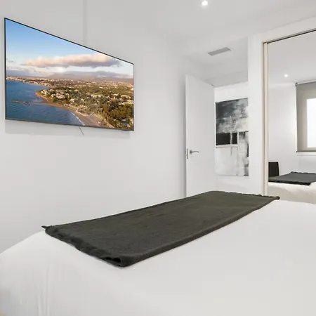Modern 2 Bedroom Apartment, With Sea Views, In Playas Del Duque - Puerto Banús Apartamento