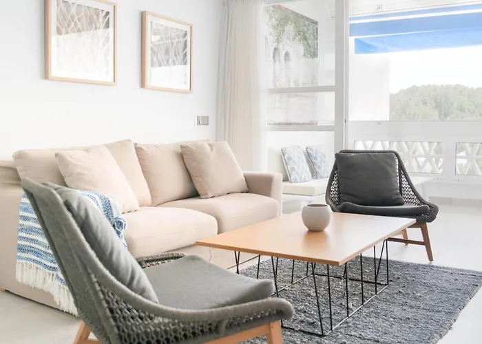 Modern 2 Bedroom Apartment, With Sea Views, In Playas Del Duque - Puerto Banus